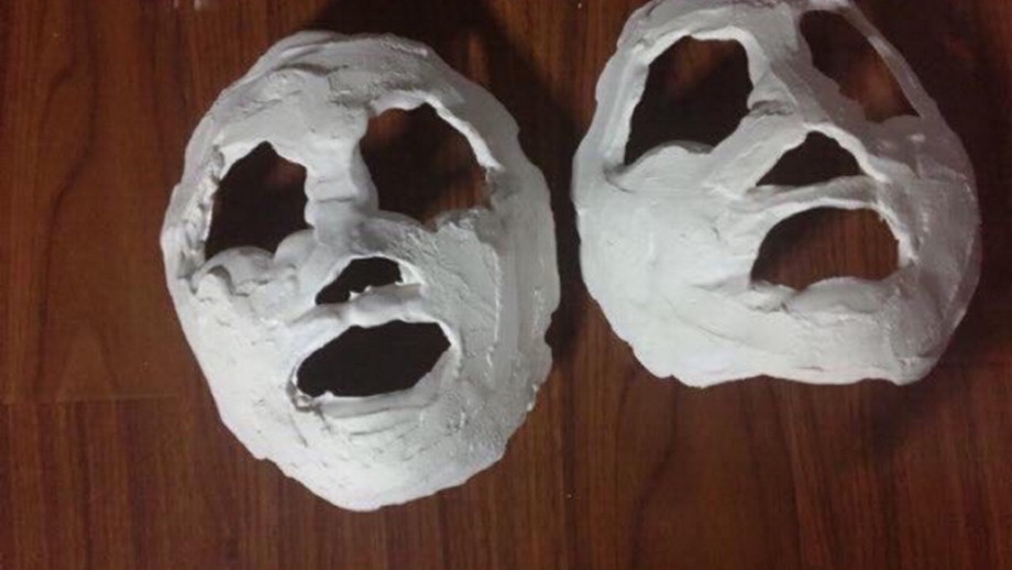 Mặt nạ bột thạch cao là gì?