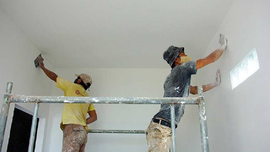 Cách tính định mức bột bả cho trần thạch cao chính xác