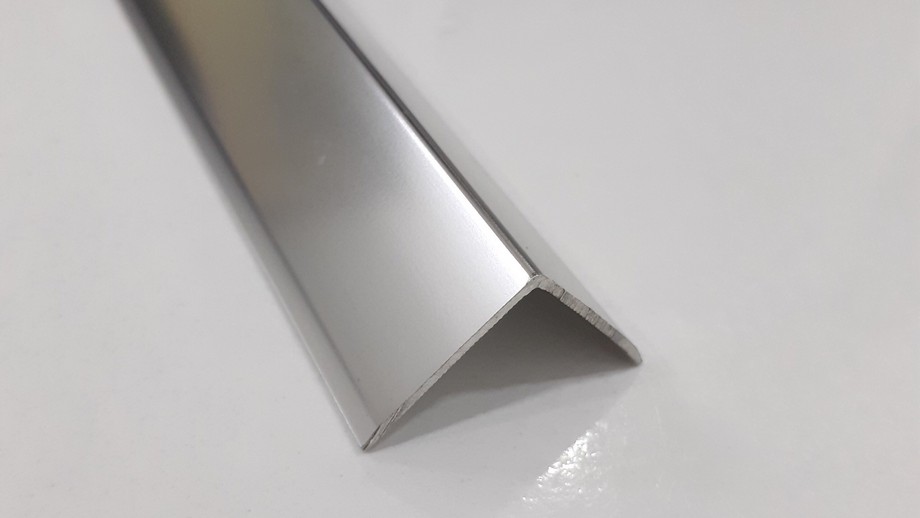 Nẹp góc thạch cao V10x20